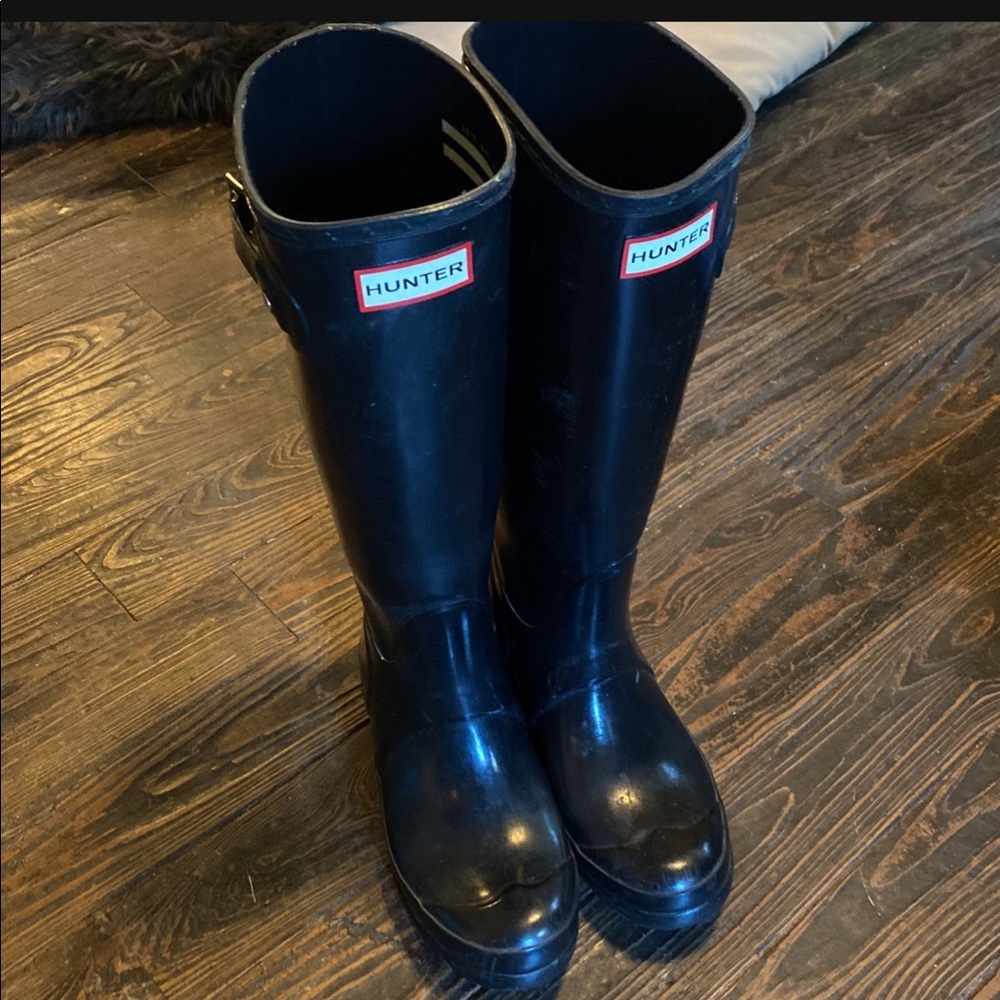 Size 6 black hunter boots 75$ obo